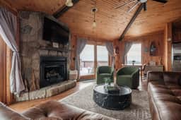 Head in the Clouds Cabin - Image 4