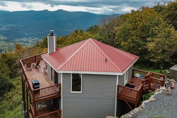 Head in the Clouds Cabin - Image 1