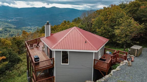 Head in the Clouds Cabin - Image 1